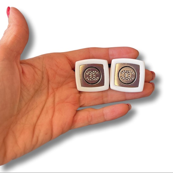 CHANEL SS 2022 Collection Earrings - Picture 6 of 6